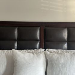✨ Elegant 3-Piece Bedroom Set – Real Wood & Leather Look – Great Condition! ✨