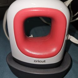 Cricut EasyPress Mini™, Raspberry - Compact Handheld Heat Press Machine