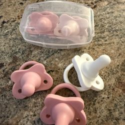 Set of 5 Pacifiers with Case