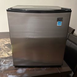 Avanti Mini Fridge 