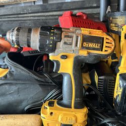 Dewalt 18 V hammer drill battery and charger