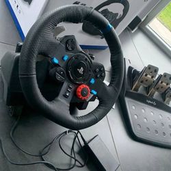 LOGITECH G29 DRIVING FORCE WITH LOGITECH SHIFTER, PEDALS. STEERING WHEEL - LIKE