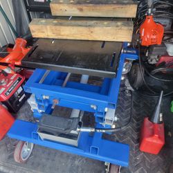 Hydraulic mechanic table for sale