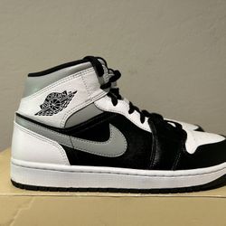 Air Jordan Size 10.5m.    79$