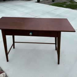 Free Entry Table Or Desk 