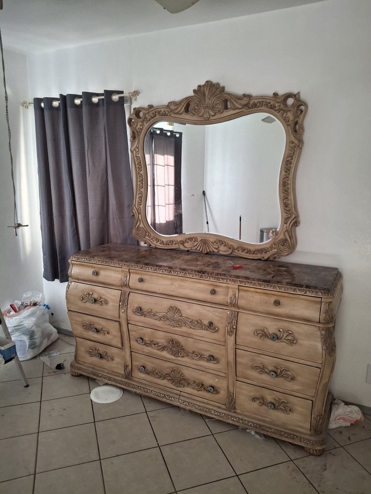Dresser