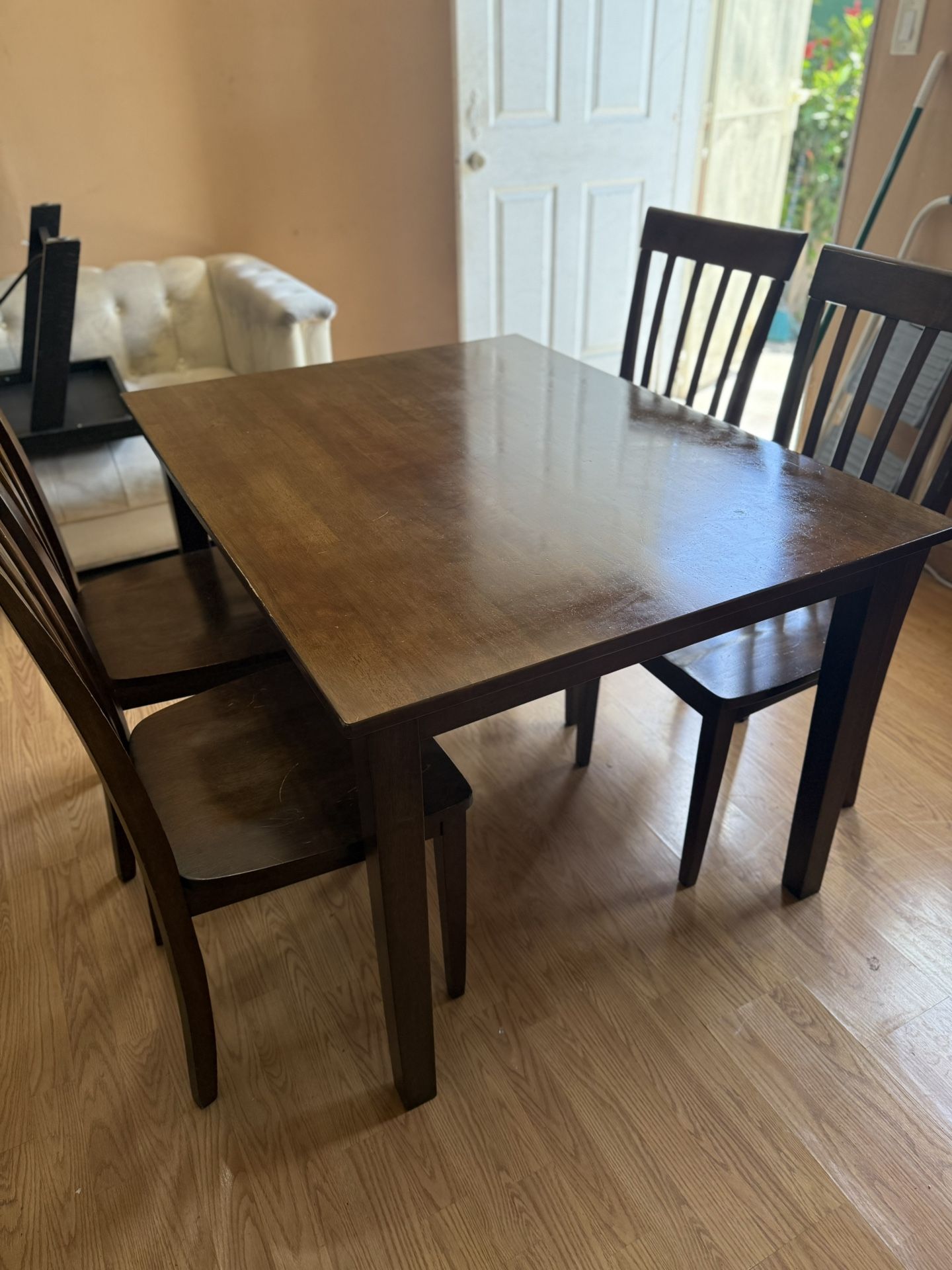 Dining Table With 4 Chair