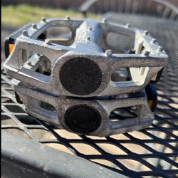 VP  565  PEDALS 1/2