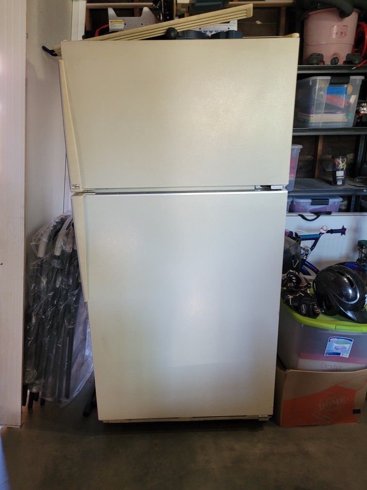 Refrigerator Amana 20.7 cubic feet