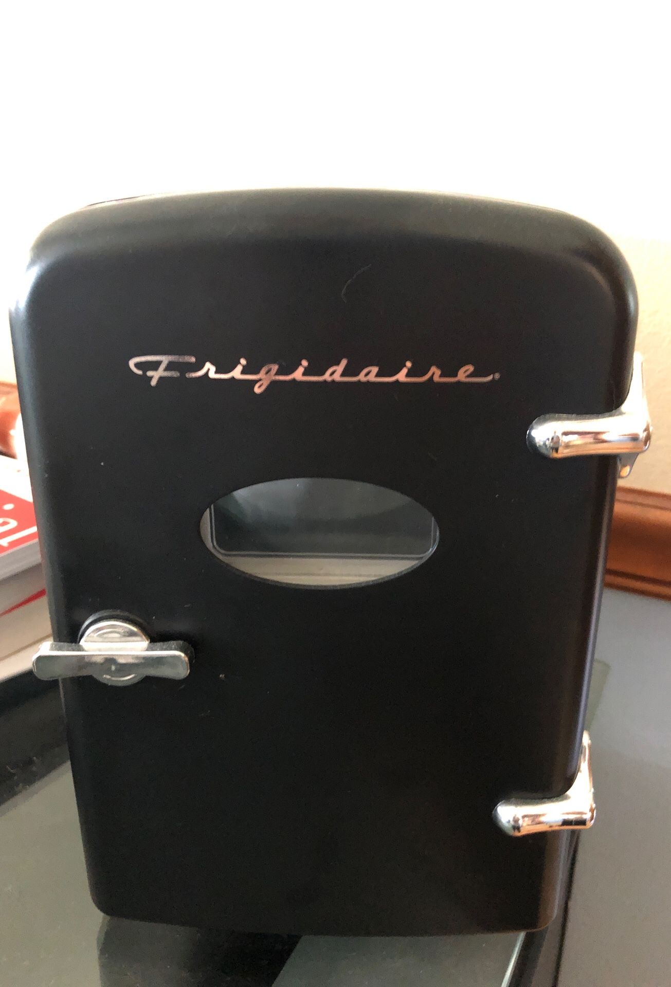 Frigidaire plug in retro mini desk fridge, it actually works