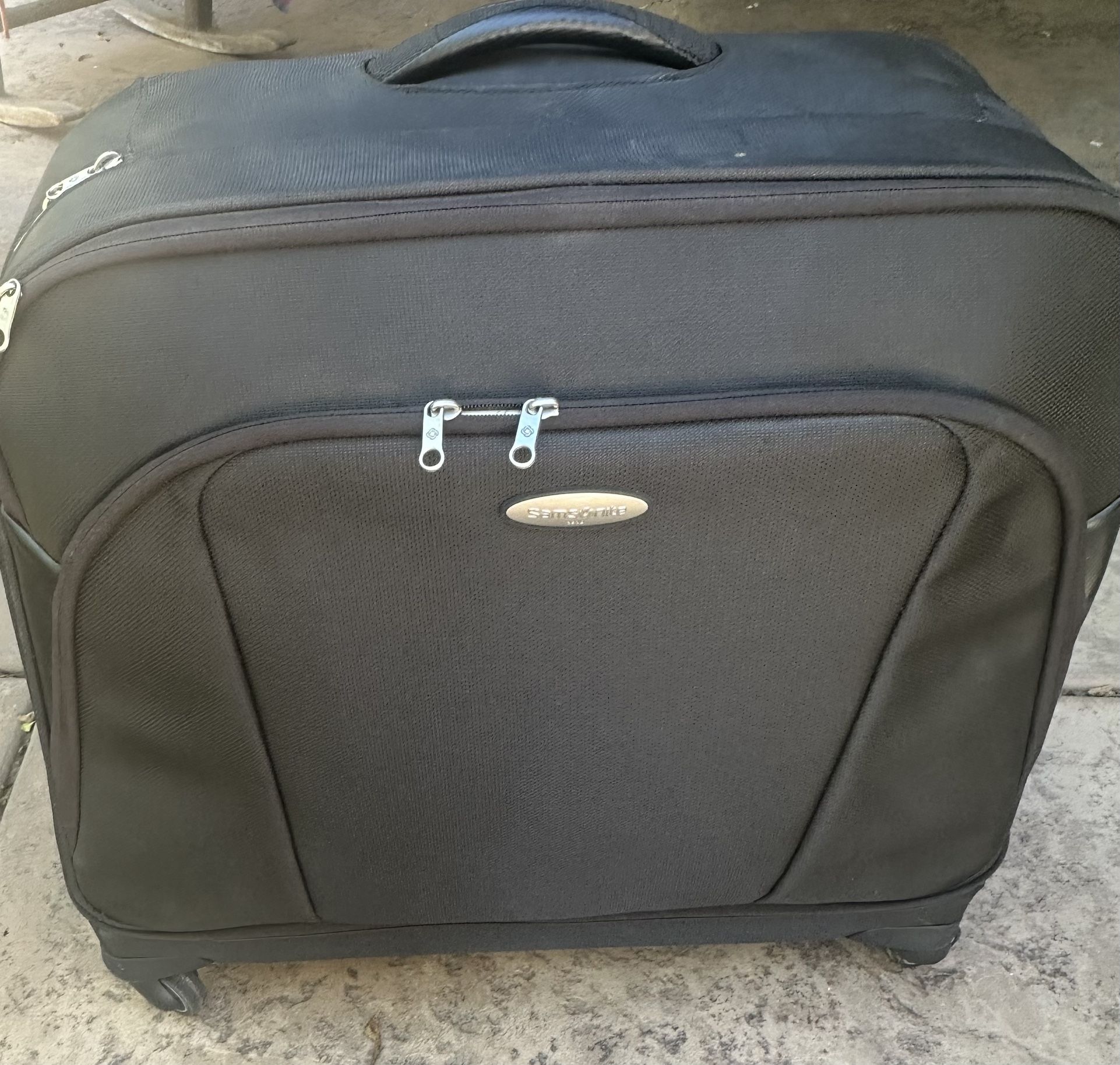 Samsonite Rolling Suit Carrier