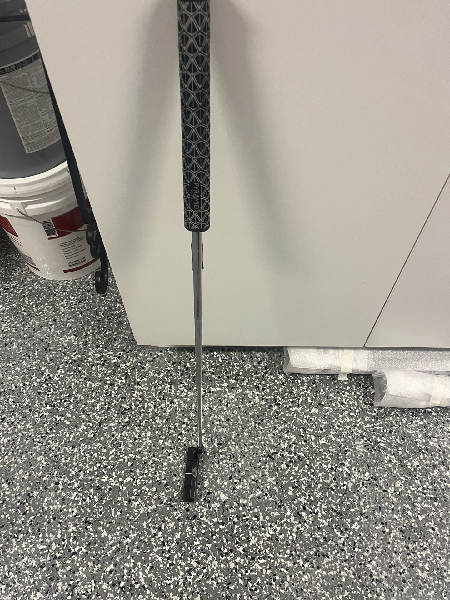 Pyramid putter Golf Club