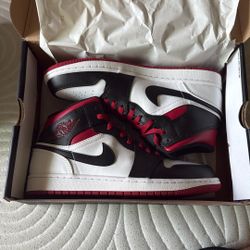 Air Jordan 1 Mid