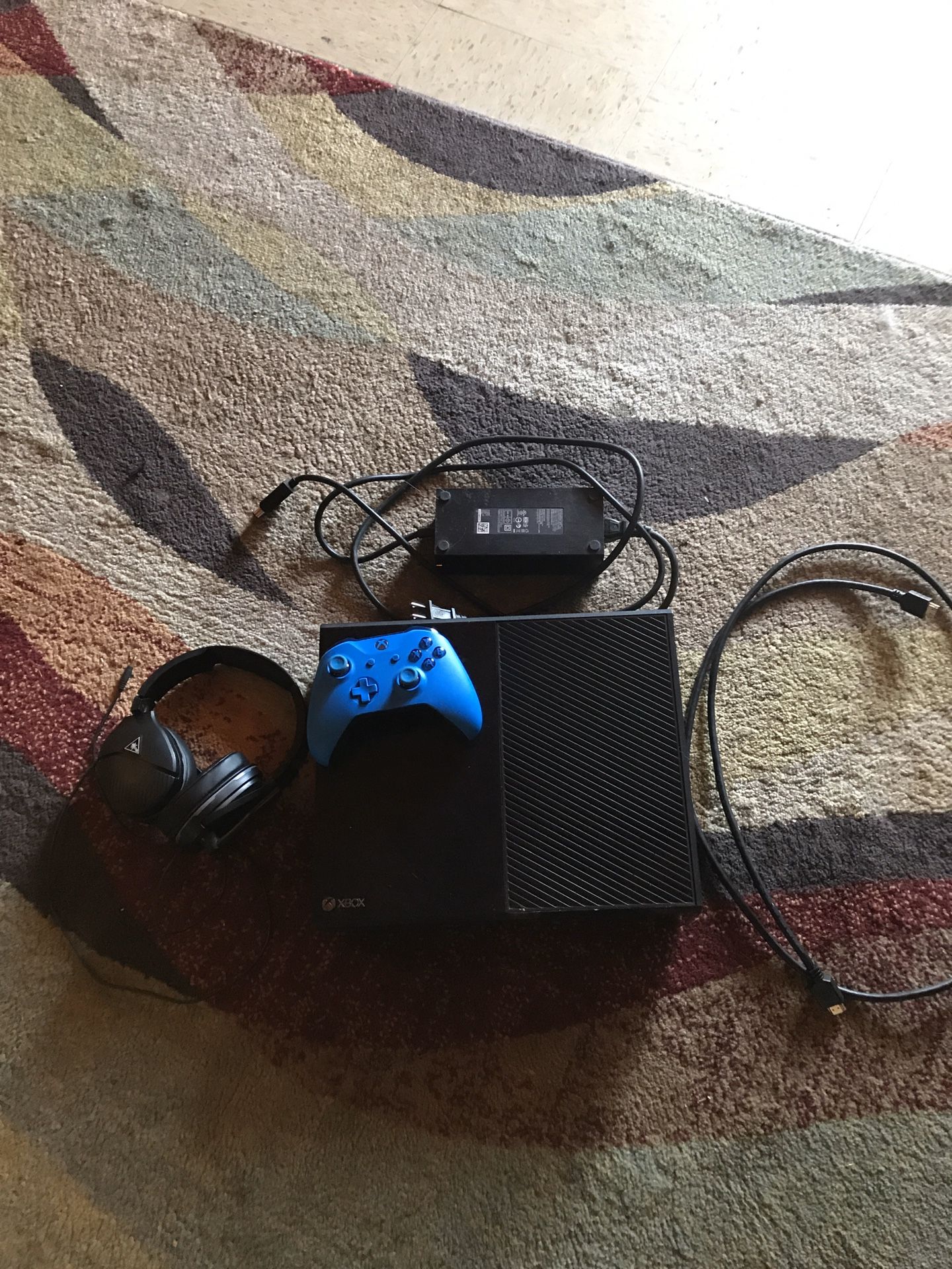 Xbox one all cord included a Blue Xbox controller.