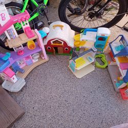 Girls Barbie houses toys