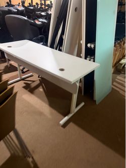 Folding tables