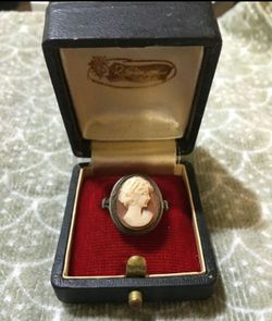 Antique 1920s cameo ring!
