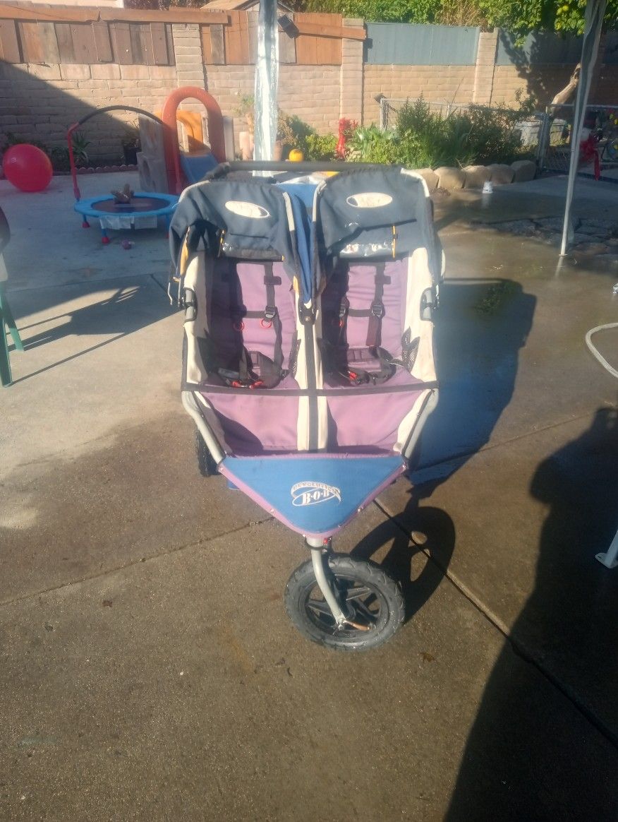 Bob Double Stroller Excellent Condition Brandnew Tubes N Tires
