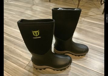 Neoprene waterproof boots (men 10 or women 11)