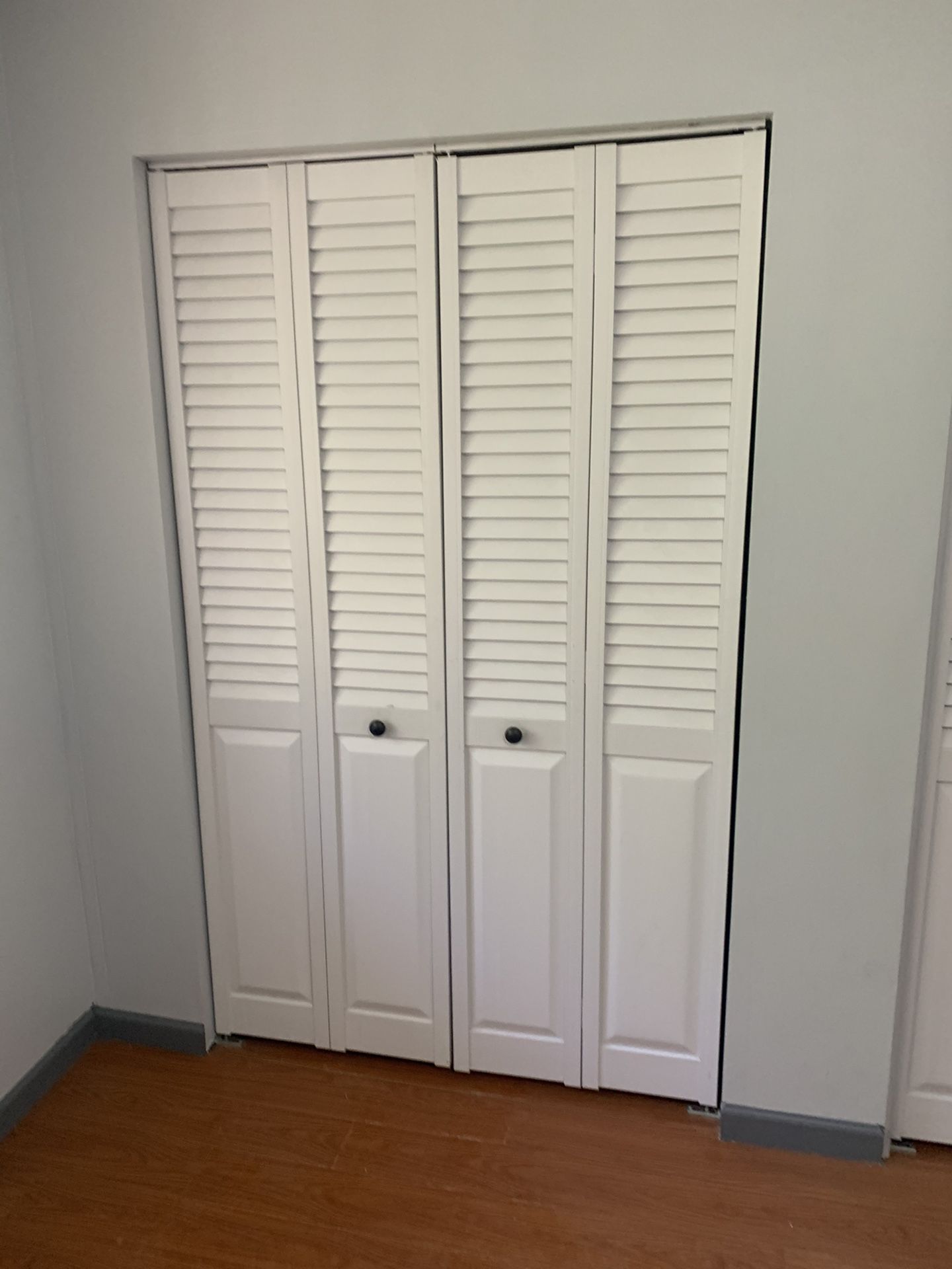 Closet doors 4ft white panel