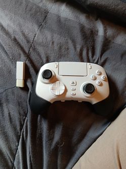 Razer Wolverine V2 PS5 Pro controller