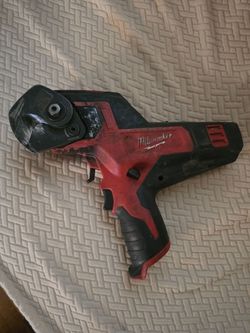 Milwaukee M12 12V Cordless 600 MCM Cable Cutter