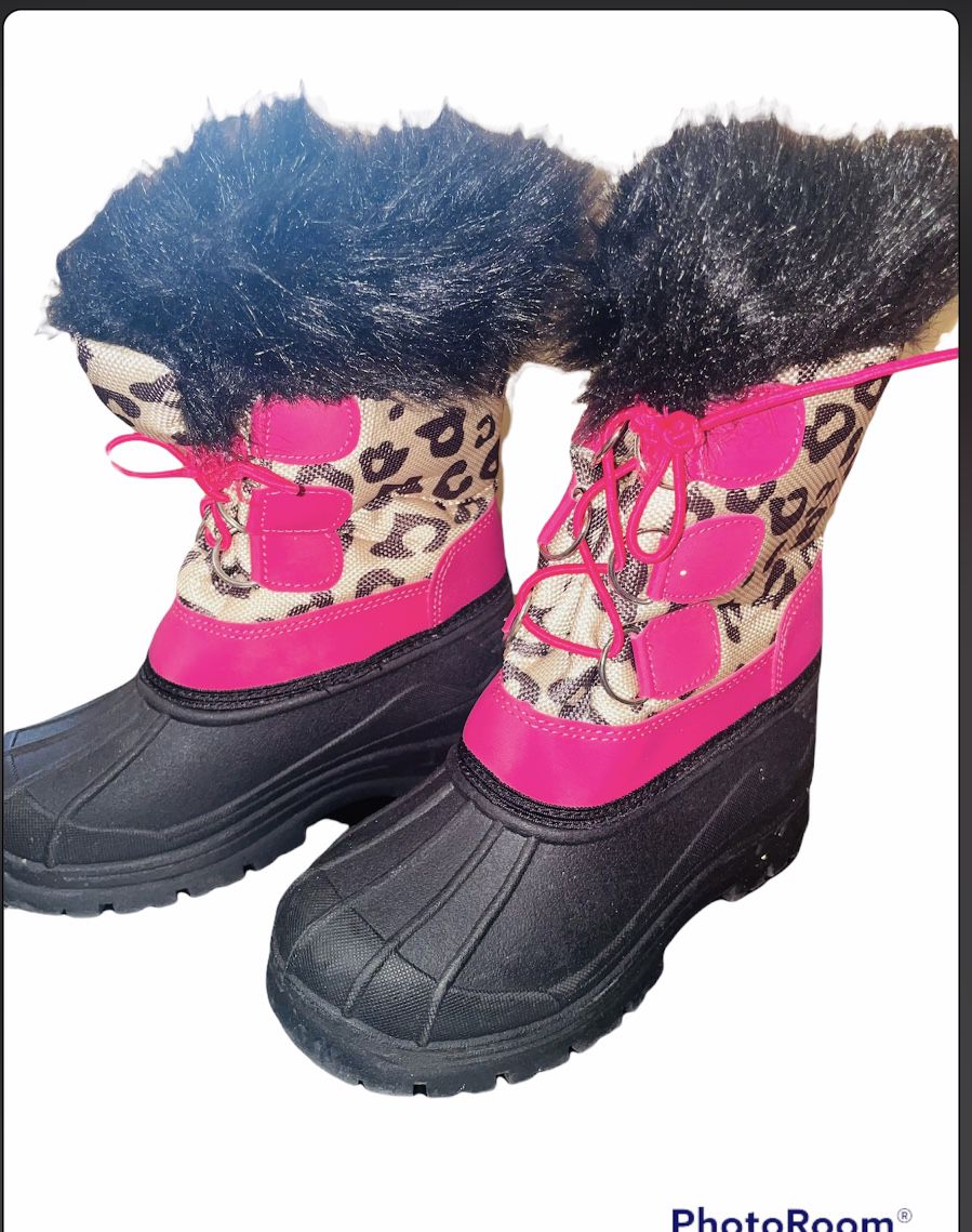 Size 12 girl snow boots￼