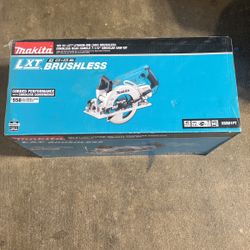 Makita Saw Model XSR01PT