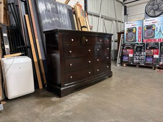 9 drawers dresser $220