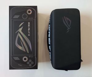Asus ROG Ally X RC27LA Ryzen Z1 24GB 1TB Black comes with carrying case and charging dock