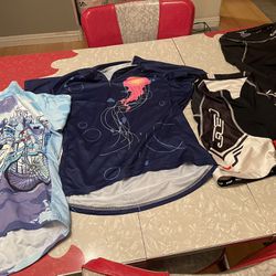 Women’s Cycling Clothing-Practically new-3 Shorts And 2 Cycling Shirts