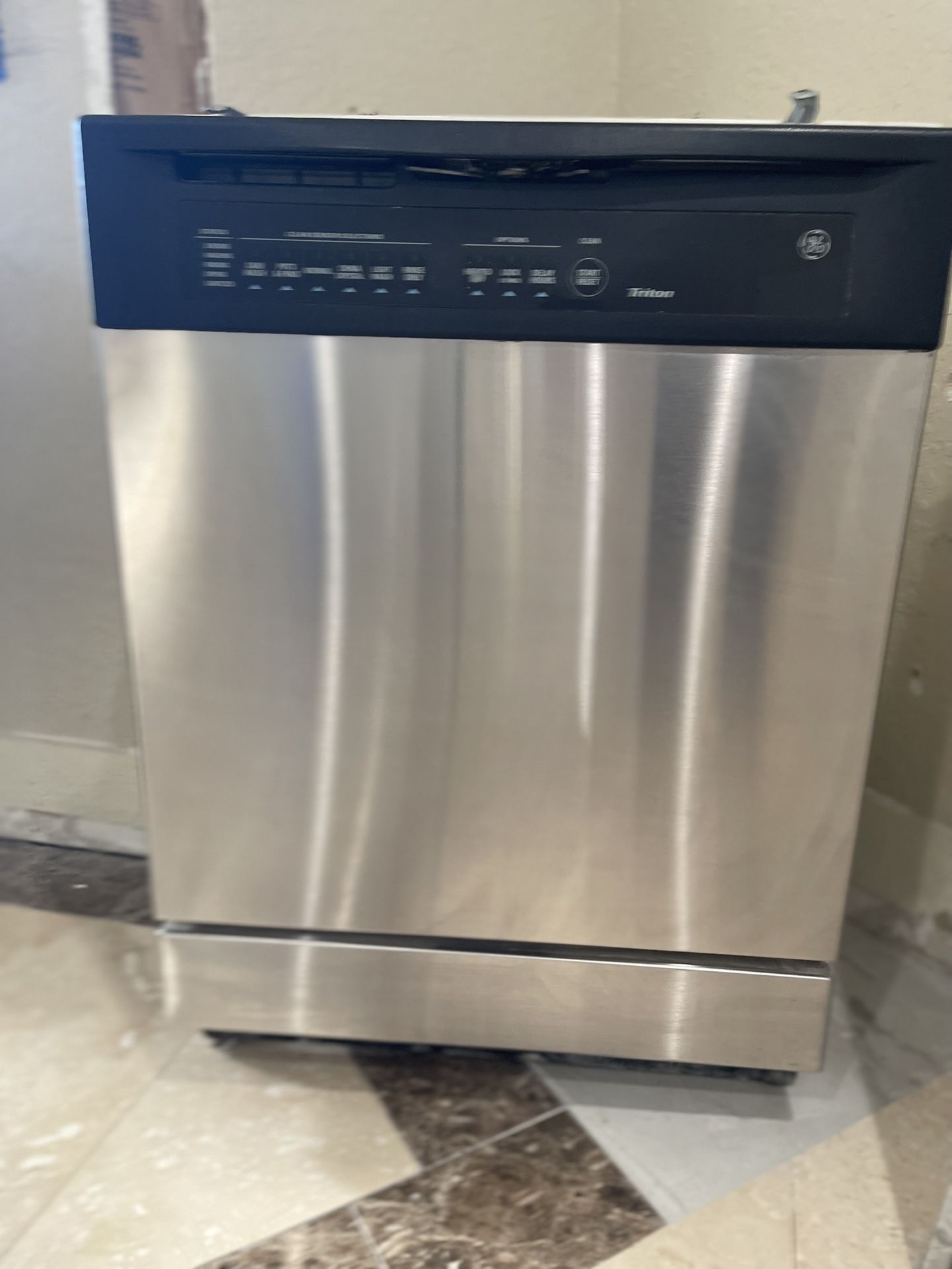 GE Triton® Built-In Dishwasher Model #:GSD5560GSS