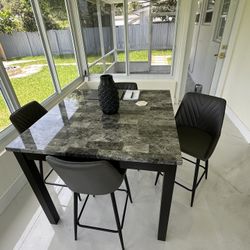 High-Top Table/Chairs
