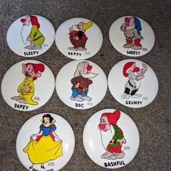 VINTAGE  DISNEY Snow White & 7 Dwarfs Button Pins  