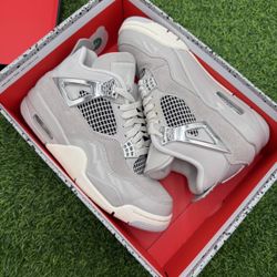 Jordan 4 “Frozen Moments” Size 5.5