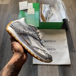 Bottega Veneta’s Orbits White/Silver Size 43