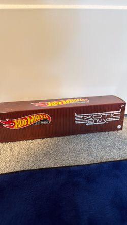 Hot wheels premium exotic envy car crate