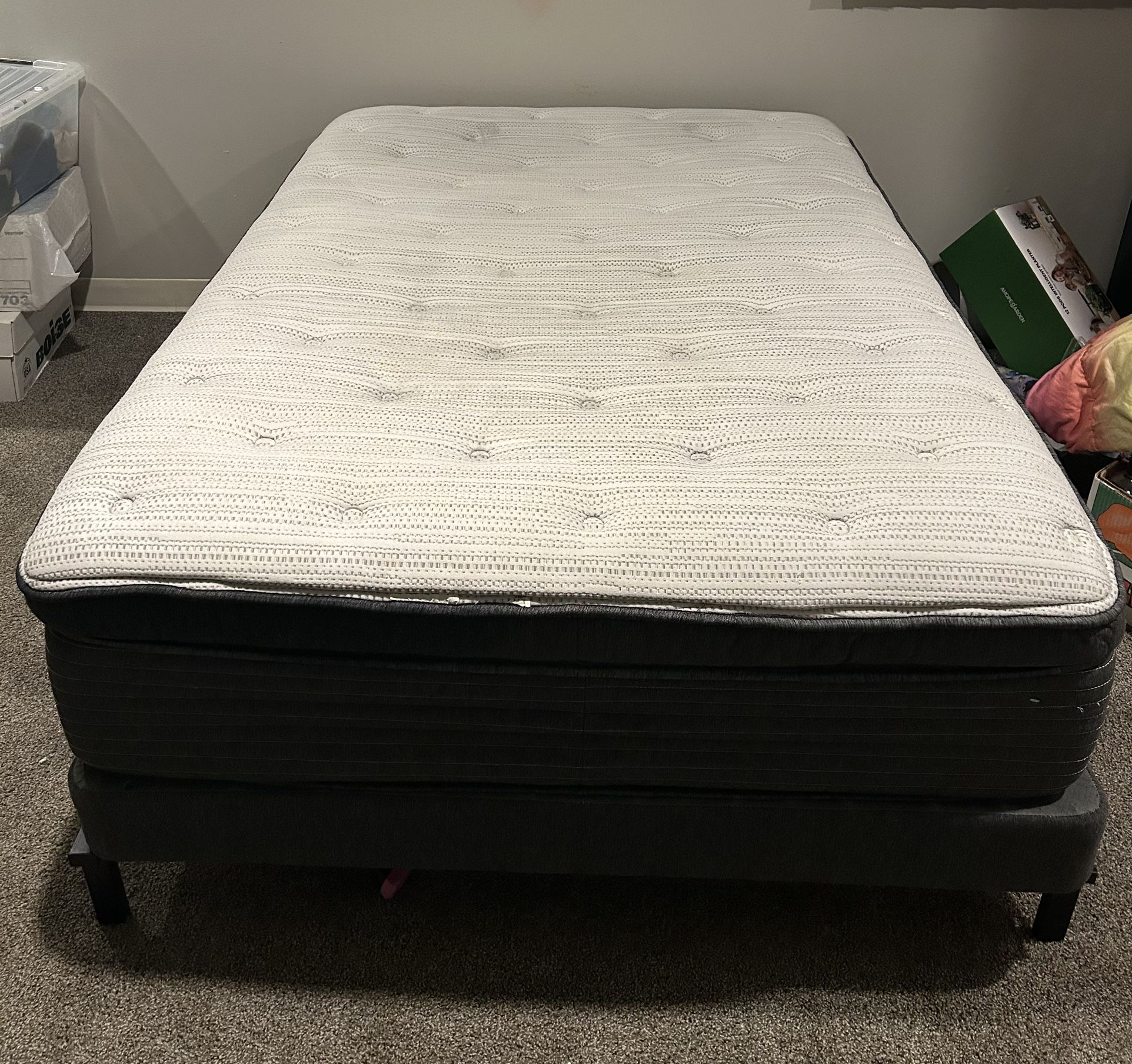 Full Size Bed, Beautyrest Silver Mattress 