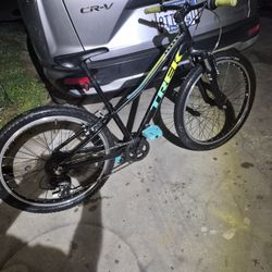 TREK BIKE  24"