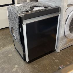 AutoRelease Smart 46dBA Dishwasher with StormWash™ in Matte Black Steel