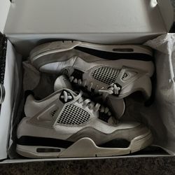 Jordan 4 Military black size 10.5