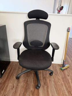 Black Ergonomic Mesh Office Chair with Headrest
