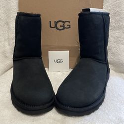 Ugg Classic Short ll Size’s  6 And 9 Women’s Black Authentic 💯 