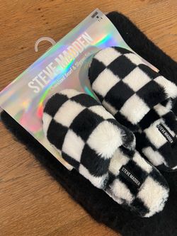 NEW slipper+scarf set