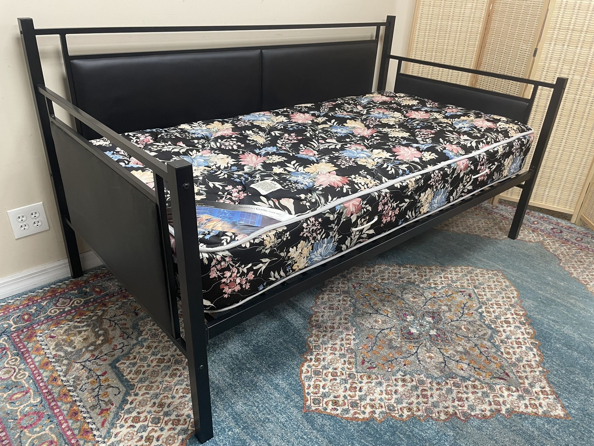 Daybed with clean Serta Reversible Mattress 🚚 extra Sofá cama con colchón reversible limpio
