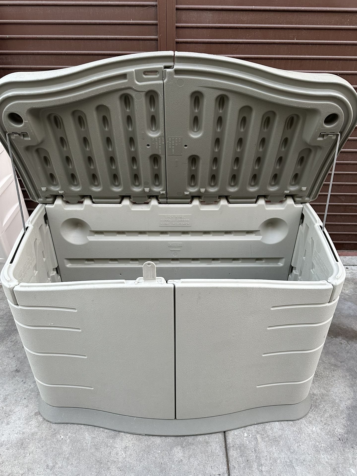 Rubbermaid Portable Outdoor Split Lid Shed w/ Impact-Resistant Floor, Sandstone