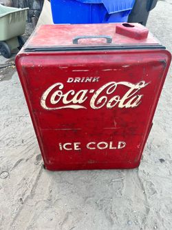 COCA COLA COOLER (CONSIDERING REASONABLE OFERS)