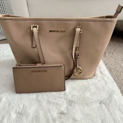 Michael Kors Matching Purse & Wallet