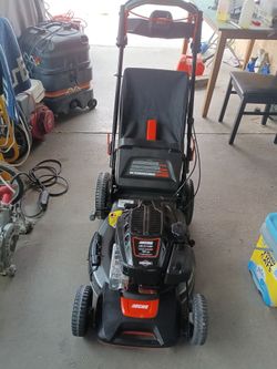 ECHO
21 in. 190 cc Briggs and Stratton Gas 3-in-1 Dual Blade RWD Self-Propelled Lawn Mower with Single Lever Deck Adjustment solo se provo