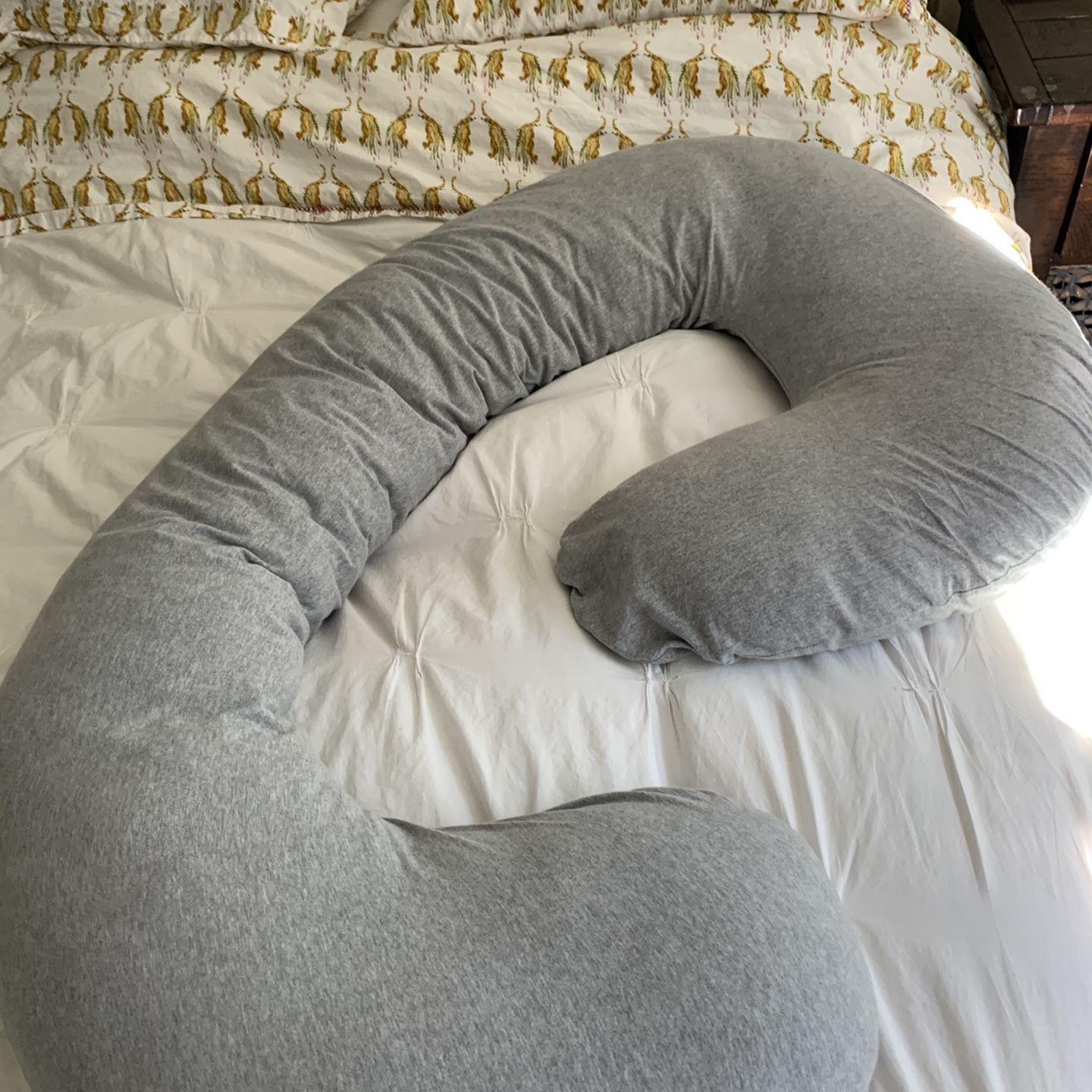 LeachCo Snuggle Chic maternity Body Pillow.